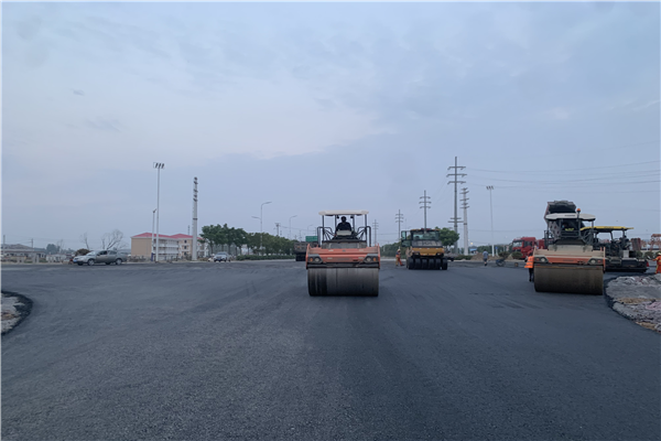 沥青摊铺.png
